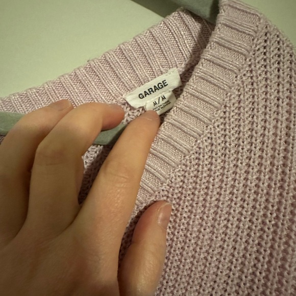 Garage light purple color knit sweater v neck size medium like new condition - Picture 2 of 3